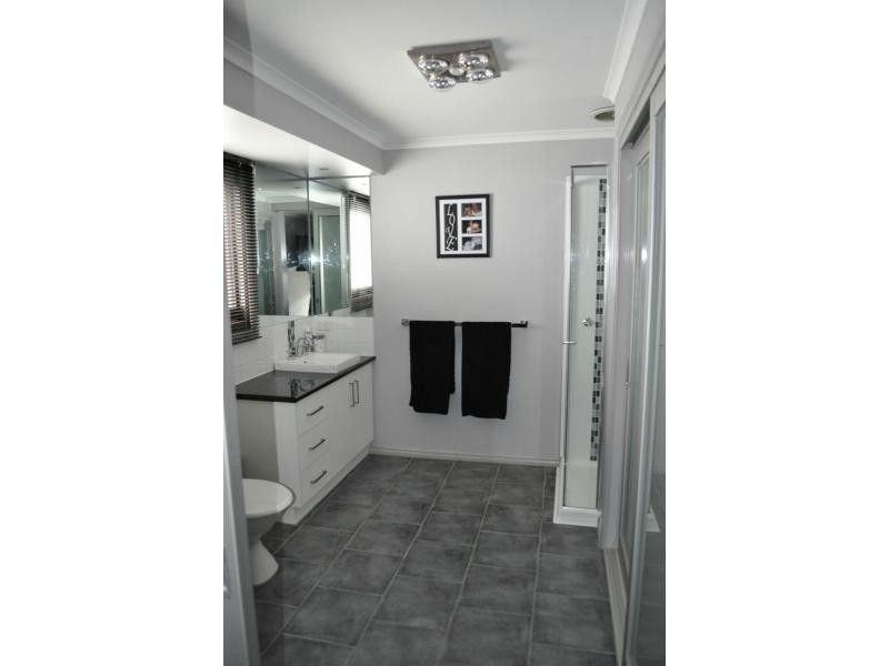 25 Sybella Avenue, Koo Wee Rup VIC 3981