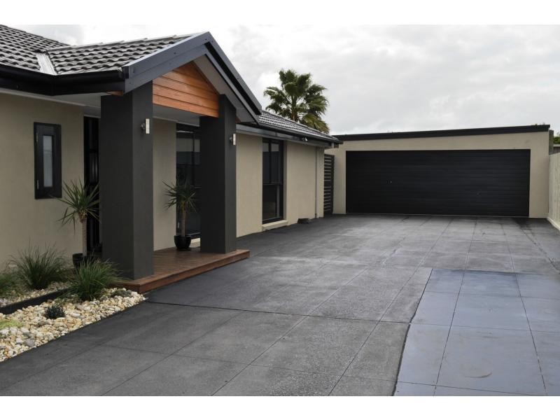 25 Sybella Avenue, Koo Wee Rup VIC 3981
