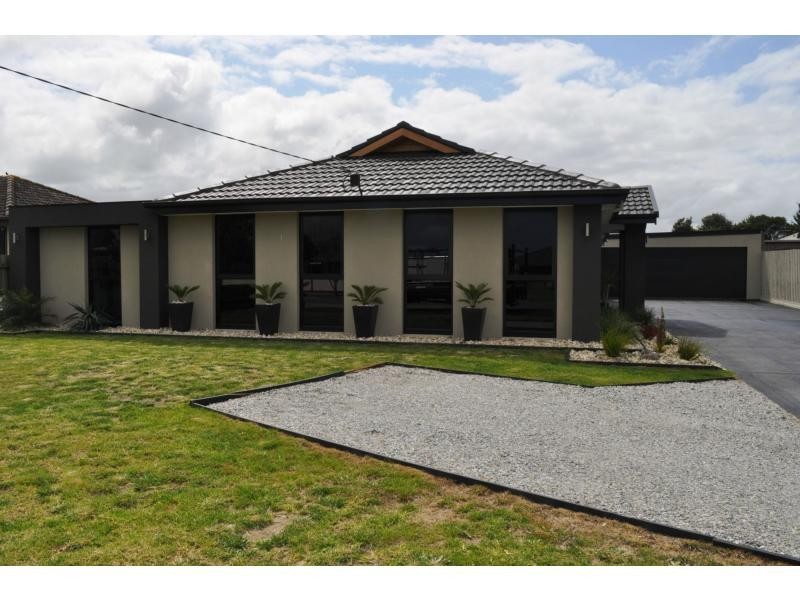 25 Sybella Avenue, Koo Wee Rup VIC 3981