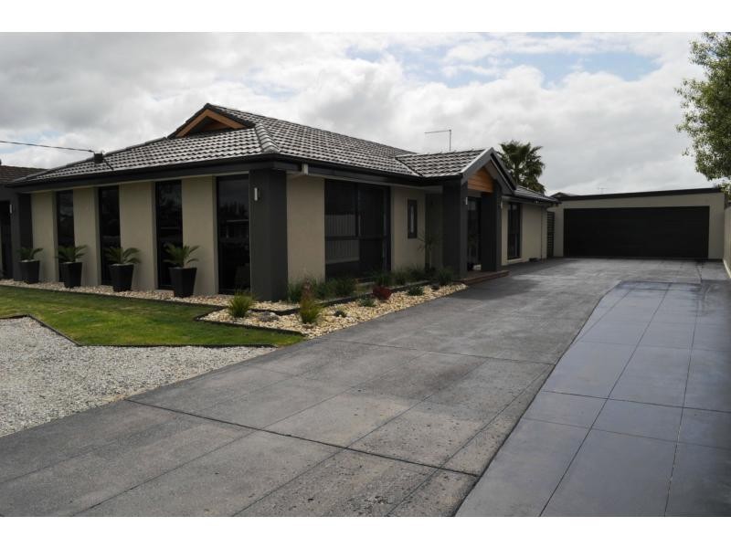 25 Sybella Avenue, Koo Wee Rup VIC 3981