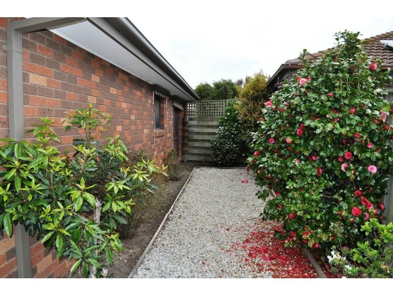 Unit 2/11 Blackfish Drive, Koo Wee Rup VIC 3981