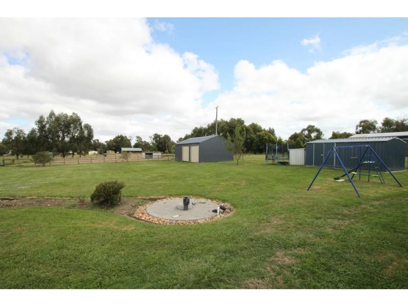 15 Hatchs Road, Nyora VIC 3987