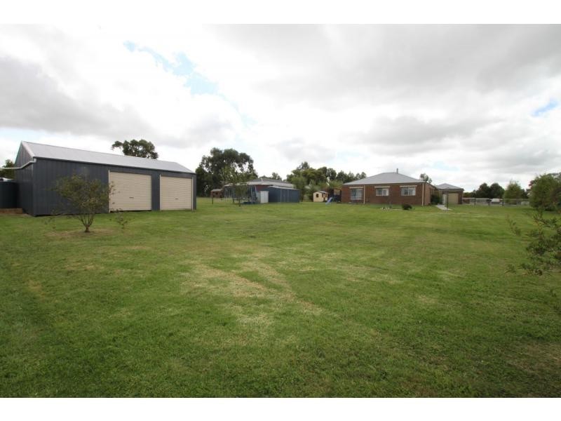15 Hatchs Road, Nyora VIC 3987
