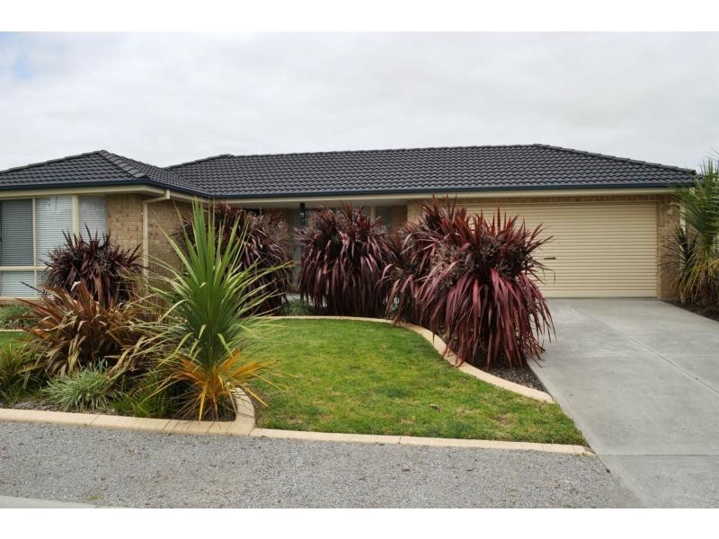 Unit 9/8a Henry Street, Koo Wee Rup VIC 3981