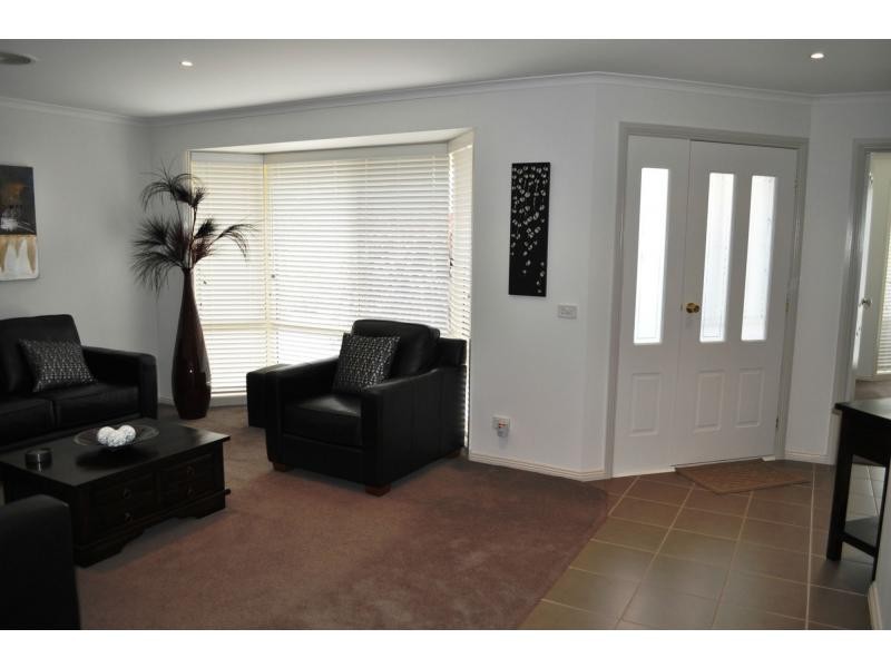 Unit 9/8a Henry Street, Koo Wee Rup VIC 3981