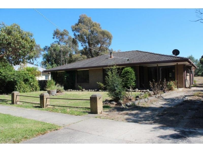 6 Railway Road, Tynong VIC 3813