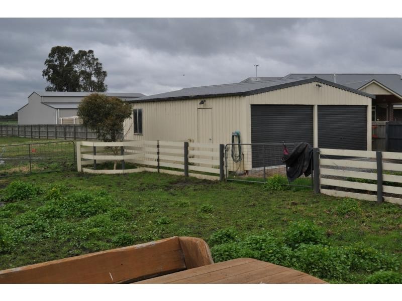 25 Supreme Close, Koo Wee Rup VIC 3981