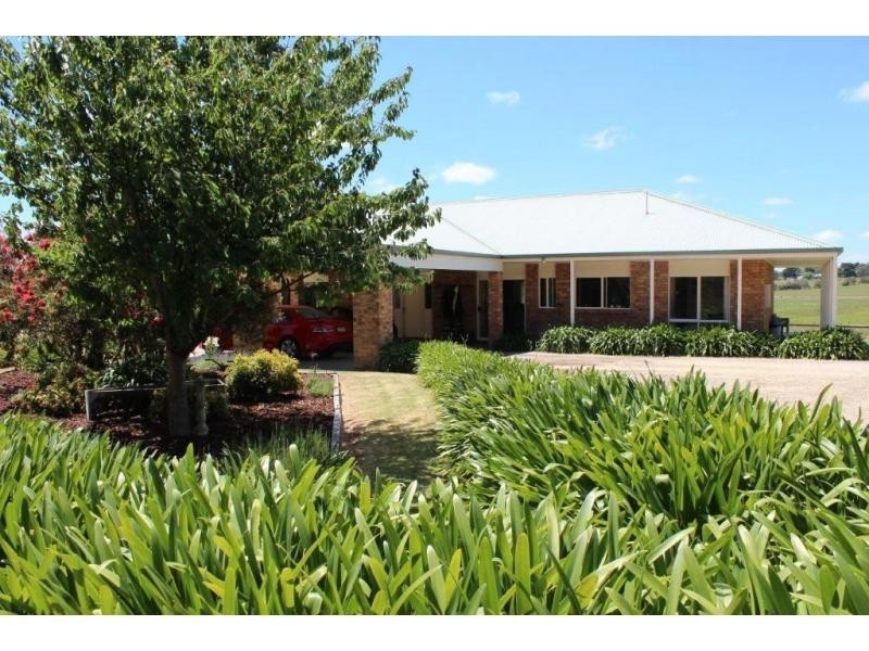 40 Nyora St Heliers Road, Loch VIC 3945