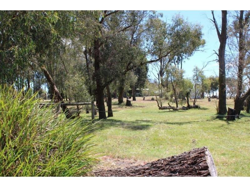 40 Nyora St Heliers Road, Loch VIC 3945