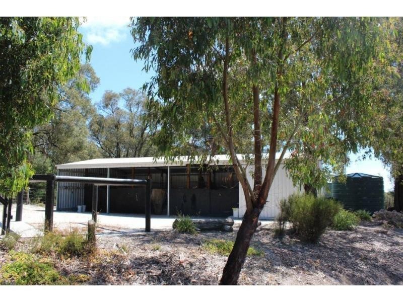 40 Nyora St Heliers Road, Loch VIC 3945