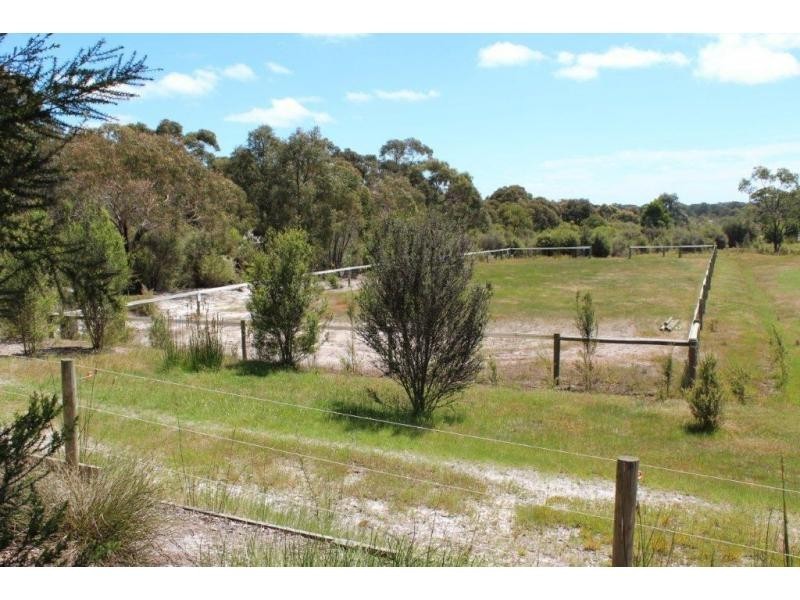 40 Nyora St Heliers Road, Loch VIC 3945