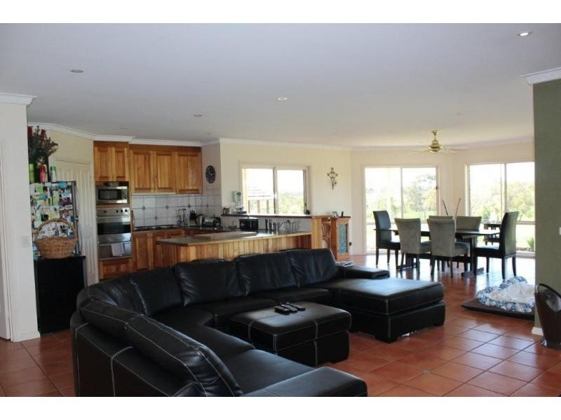 40 Nyora St Heliers Road, Loch VIC 3945