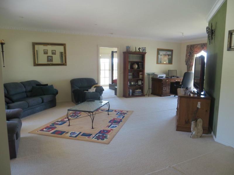 40 Nyora St Heliers Road, Loch VIC 3945