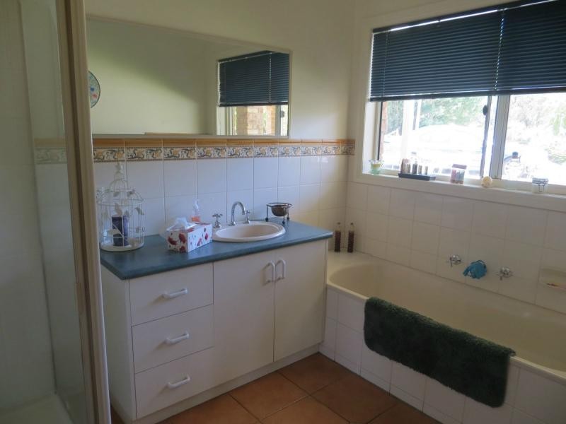 40 Nyora St Heliers Road, Loch VIC 3945