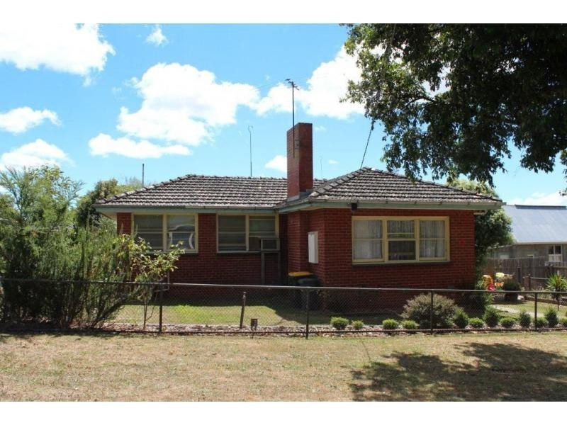 2 Clarence Street, Loch VIC 3945
