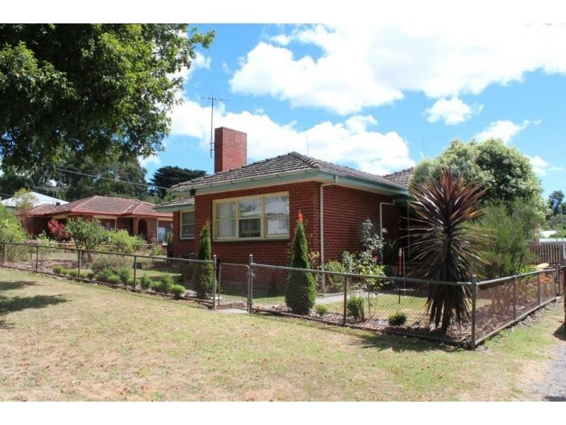 2 Clarence Street, Loch VIC 3945