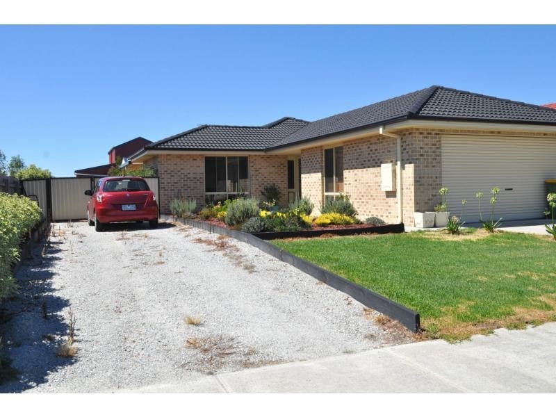 60 Bailey Boulevard, Koo Wee Rup VIC 3981