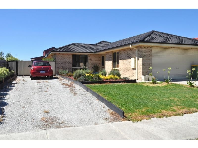 60 Bailey Boulevard, Koo Wee Rup VIC 3981