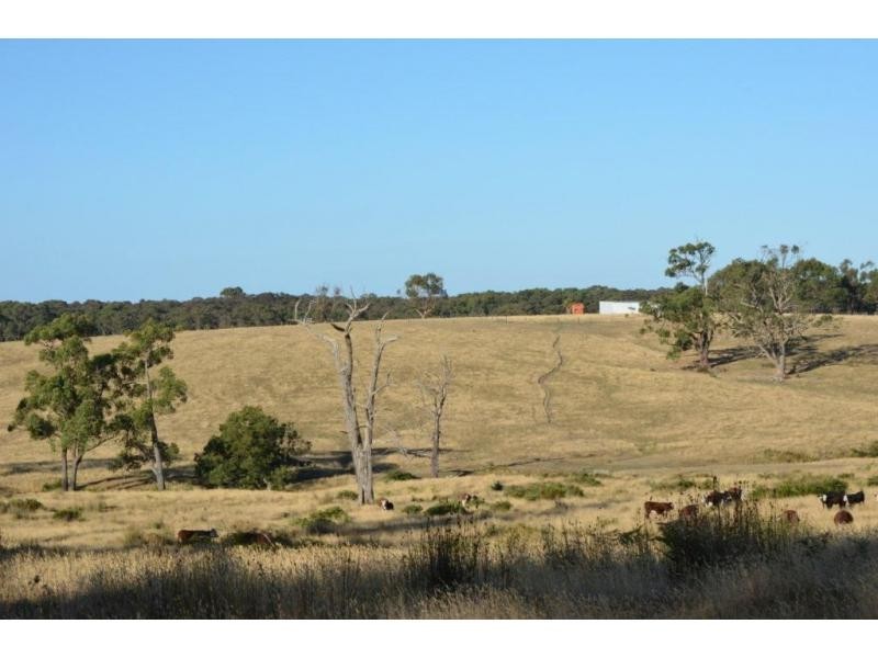 L2 Nyora St Heliers & Doherty Road, Loch VIC 3945