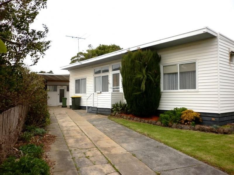8 Edgar Road, San Remo VIC 3925