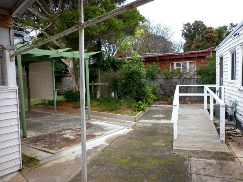 8 Edgar Road, San Remo VIC 3925