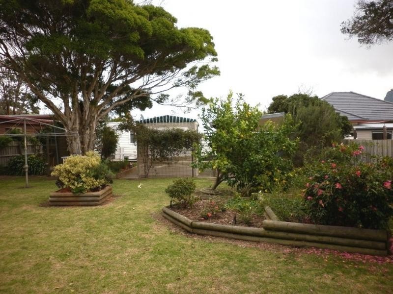 8 Edgar Road, San Remo VIC 3925