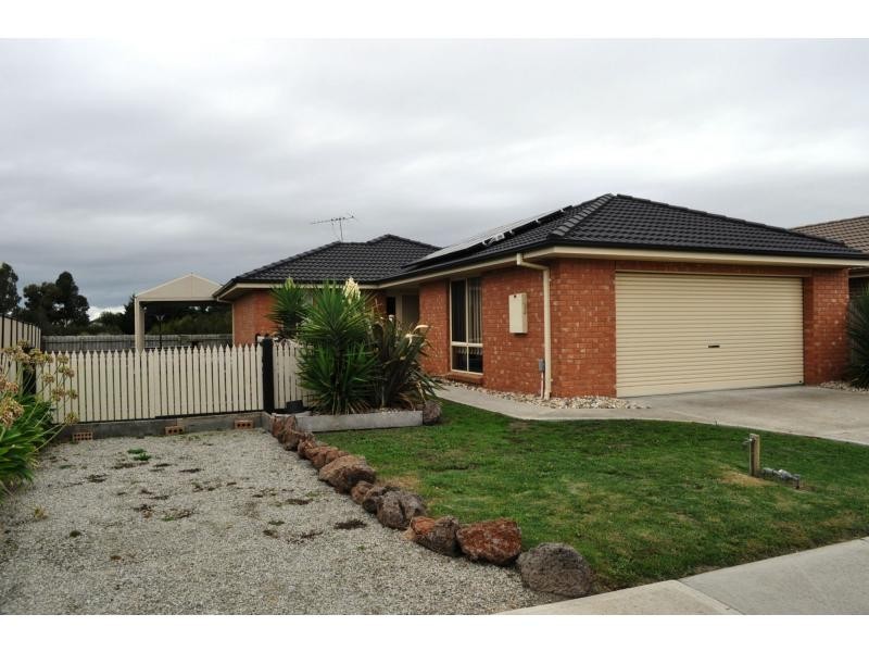 27 Bailey Boulevard, Koo Wee Rup VIC 3981