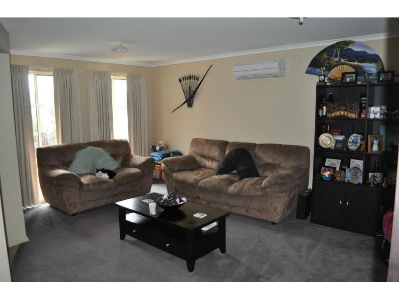 27 Bailey Boulevard, Koo Wee Rup VIC 3981