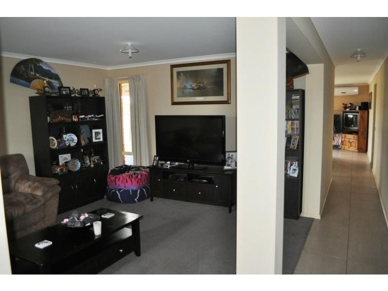 27 Bailey Boulevard, Koo Wee Rup VIC 3981