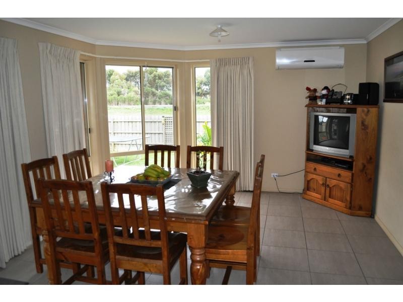27 Bailey Boulevard, Koo Wee Rup VIC 3981