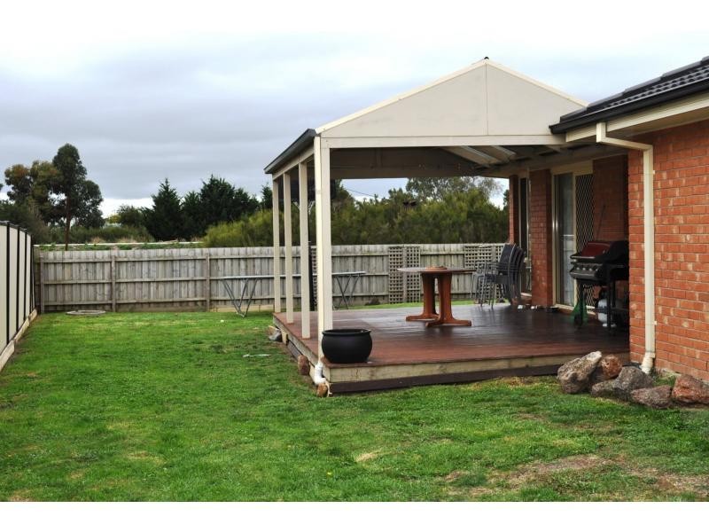 27 Bailey Boulevard, Koo Wee Rup VIC 3981