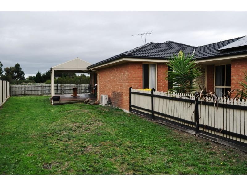 27 Bailey Boulevard, Koo Wee Rup VIC 3981