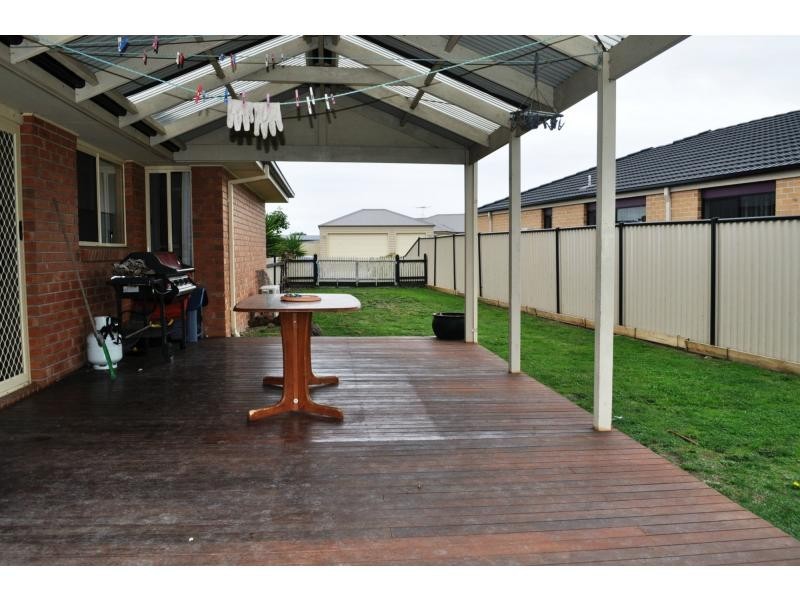 27 Bailey Boulevard, Koo Wee Rup VIC 3981