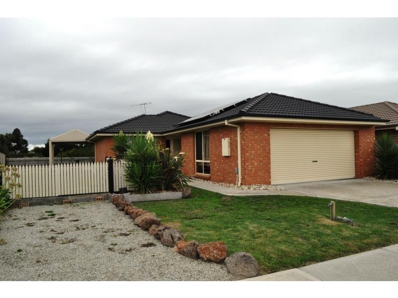 27 Bailey Boulevard, Koo Wee Rup VIC 3981