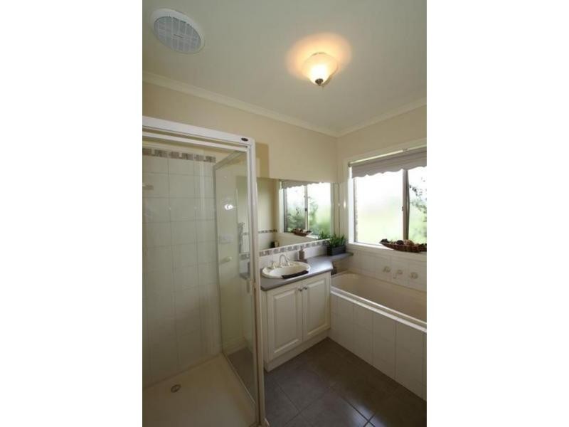 15 Hatchs Road, Nyora VIC 3987