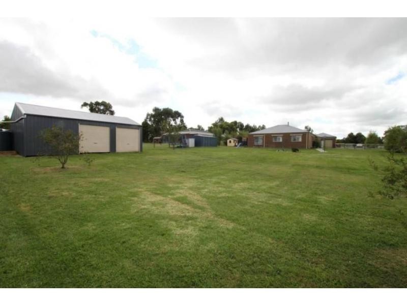 15 Hatchs Road, Nyora VIC 3987