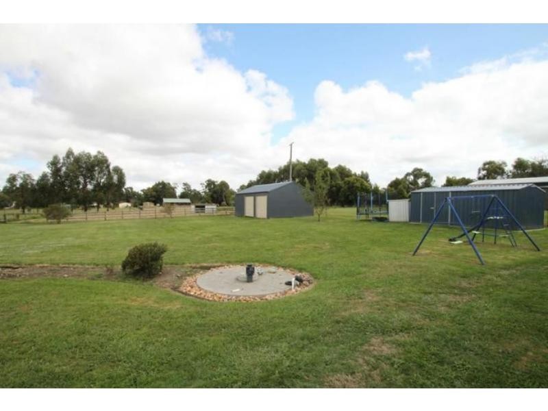 15 Hatchs Road, Nyora VIC 3987