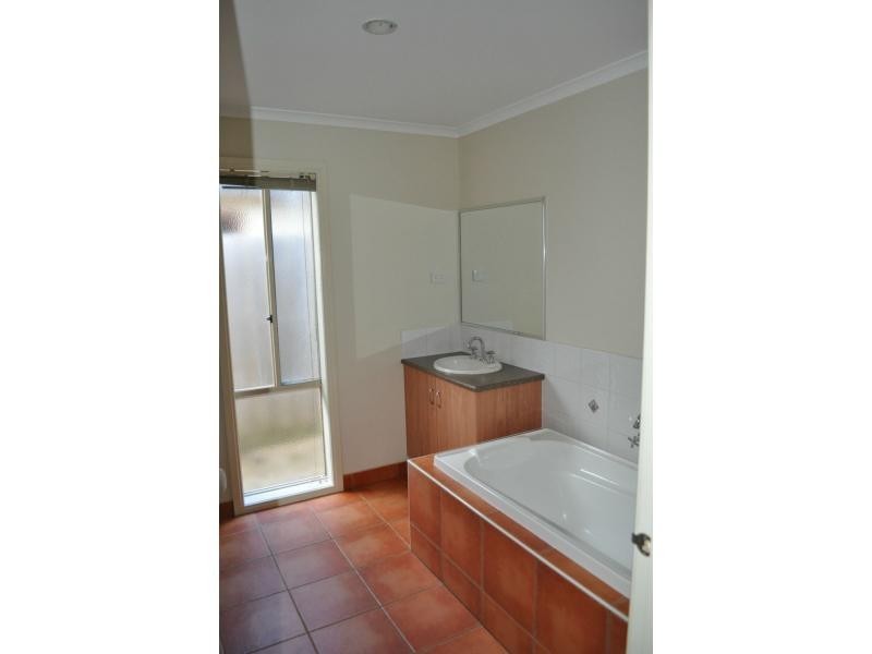 17 Supreme Close, Koo Wee Rup VIC 3981