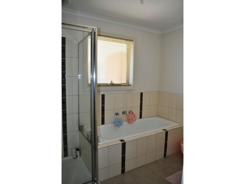 Unit 2/42 Westernport Road, Lang Lang VIC 3984