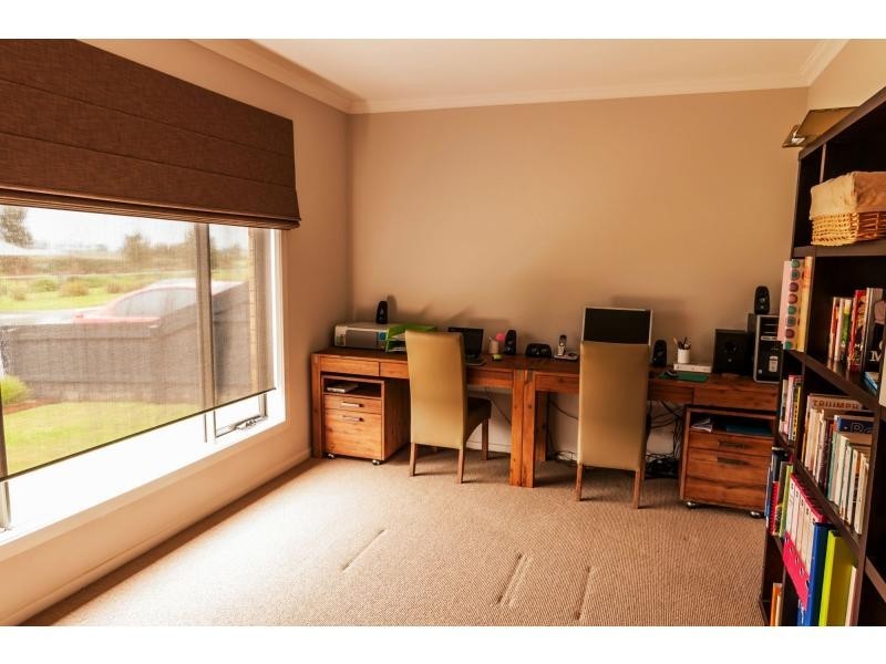 42 Bailey Boulevard, Koo Wee Rup VIC 3981