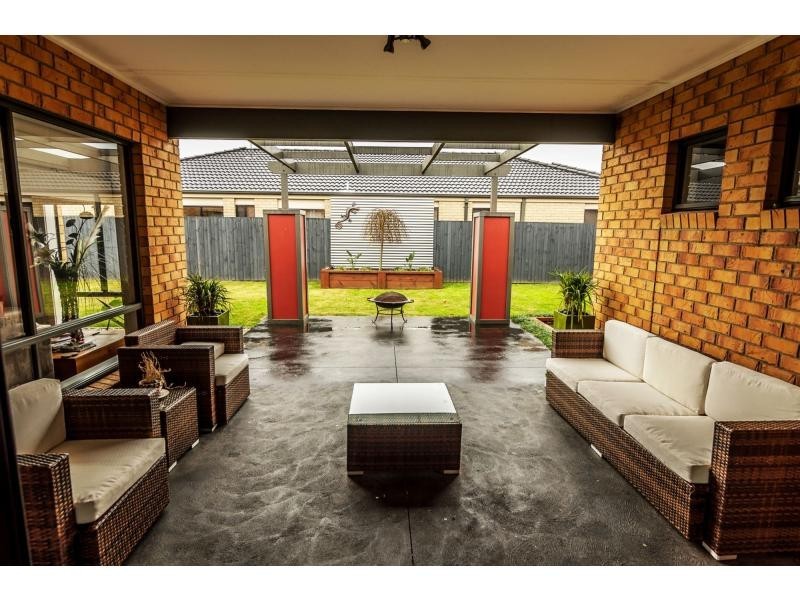 42 Bailey Boulevard, Koo Wee Rup VIC 3981