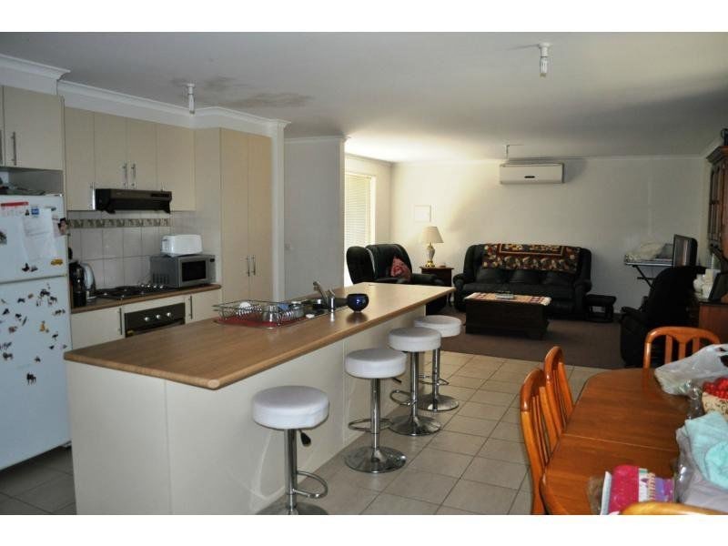 2/42 Westernport Road, Lang Lang VIC 3984