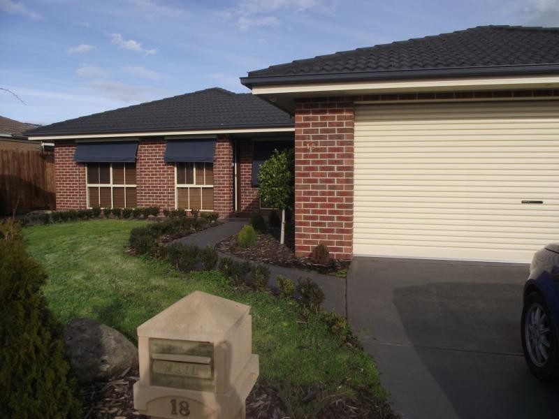 18 Bailey Boulevard, Koo Wee Rup VIC 3981