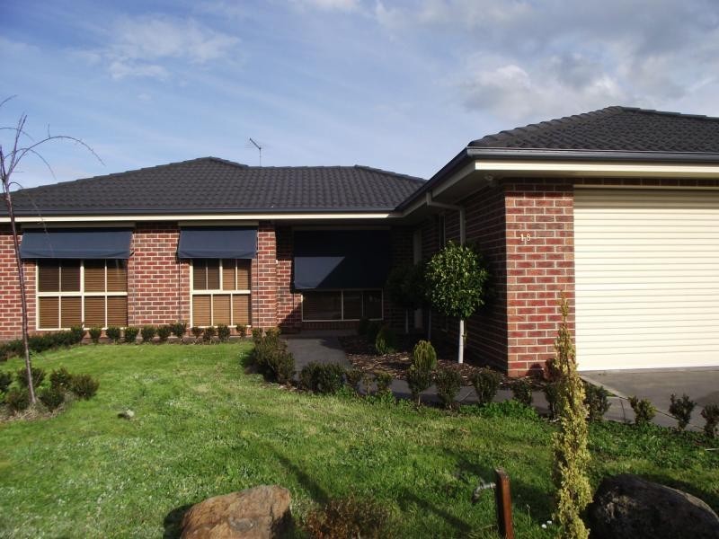 18 Bailey Boulevard, Koo Wee Rup VIC 3981