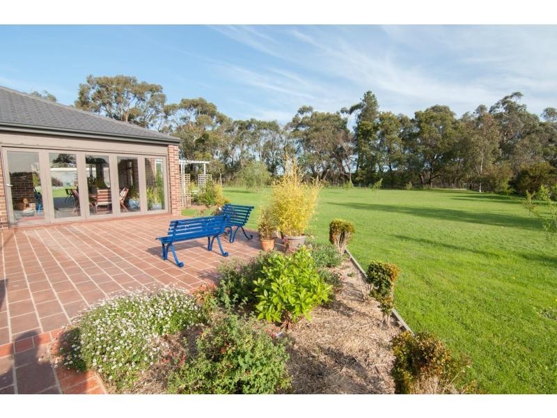 76 Follett Drive, Nyora VIC 3987