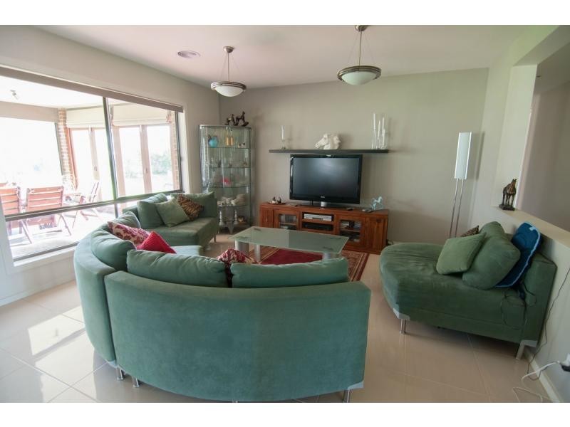 76 Follett Drive, Nyora VIC 3987