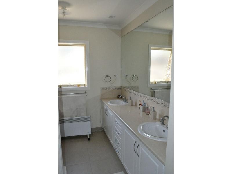 8 Mia Crescent, Nyora VIC 3987