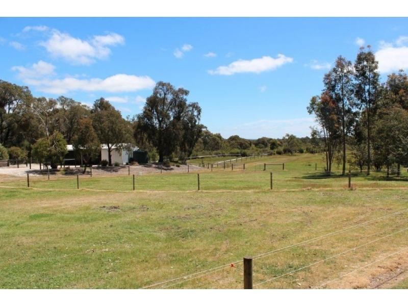 40 Nyora St Heliers Road, Loch VIC 3945