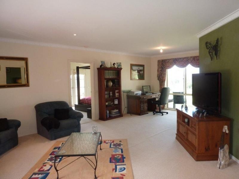 40 Nyora St Heliers Road, Loch VIC 3945