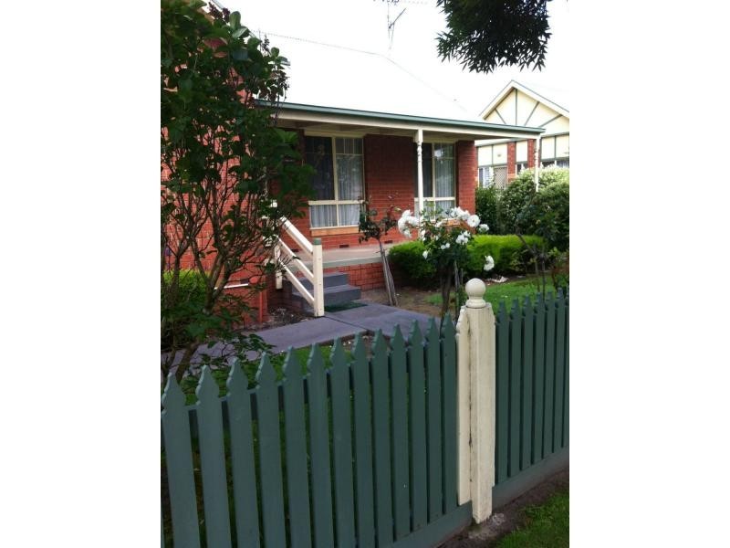 2a Charles Street, Koo Wee Rup VIC 3981